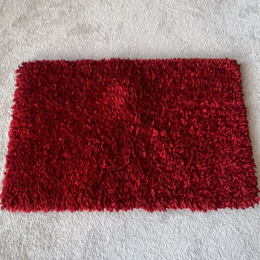 Red Tufted Bath Mat! - Picture 5 of 5
